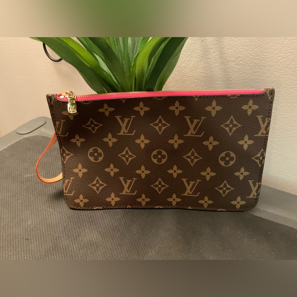 New Pouch With Zipper